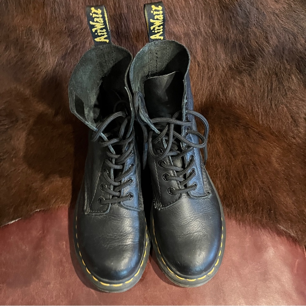 Dr. Martens Black Combat Boots PASCAL unisex men’s 7 US / Ladies 9 US